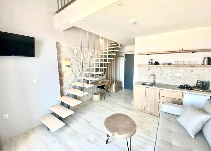 Kali Thea Néos Marmarás