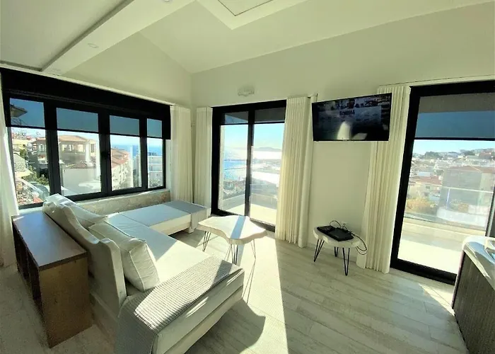 Kali Thea Néos Marmarás